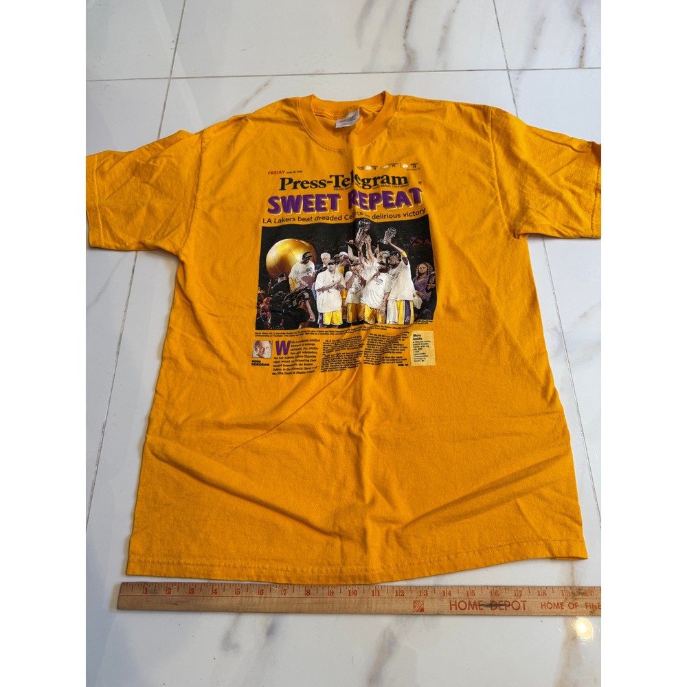 Vintage LA Lakers 2002 NBA Champions‎ Sweet Repeat Press-Telegram T-Shirt Gold - Picture 6 of 7